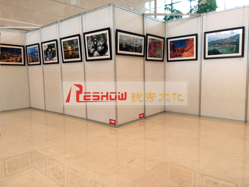 文化工会职工作品展布置，